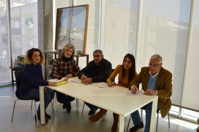 El Ayuntamiento de Blanca refuerza sus Servicios Sociales con la firma de 3 convenios
